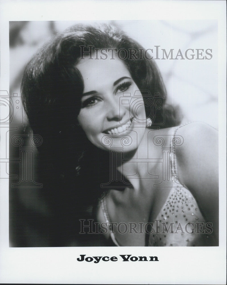 1970 Press Photo Entertainer Joyce Vonn - Historic Images