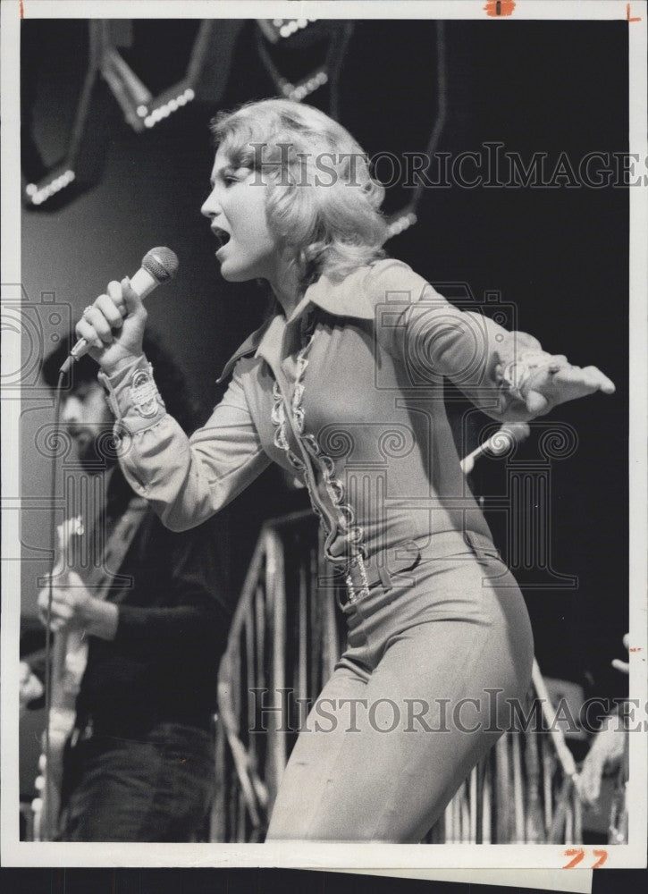 1975 Press Photo Singer, Tanya Tucker in concert - Historic Images