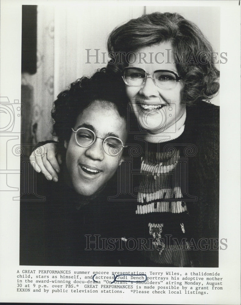 1982 Press Photo Terry Wiles and Judi Dench in &quot;On Grant&#39;s Shoulders&quot; - Historic Images