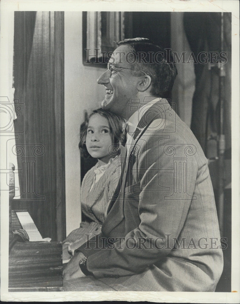 1974 Press Photo Robert Vaughn Tasha Lee &quot;Portrait The Man From Independence&quot; - Historic Images