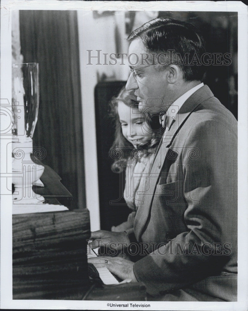 1974 Press Photo Robert Vaughn Tasha Lee &quot;Portrait The Man From Independence&quot; - Historic Images