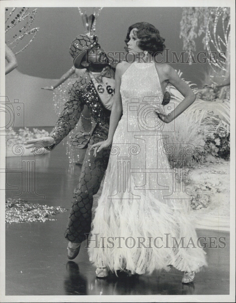 Press Photo Entertainer Ben Vereen as Lucifer with Mary Tyler Moore on CBS - Historic Images