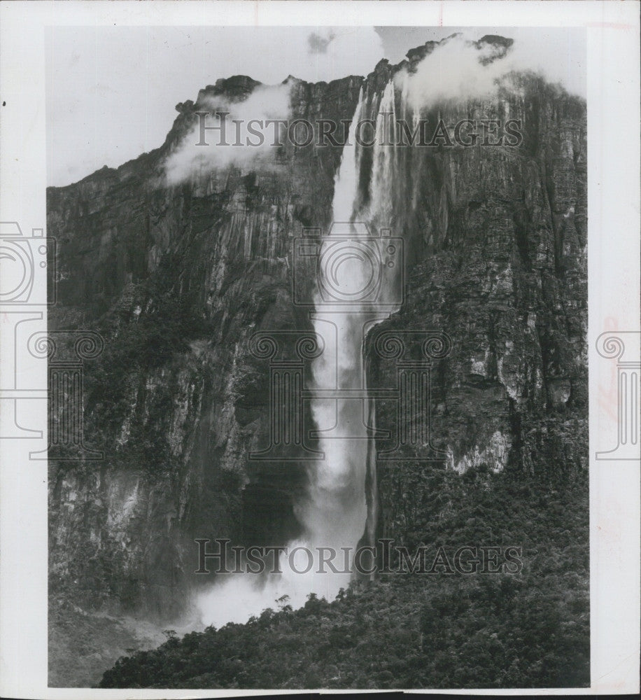 1969 Press Photo Angel Fall in Venezuela on Devil&#39;s Mountain - Historic Images