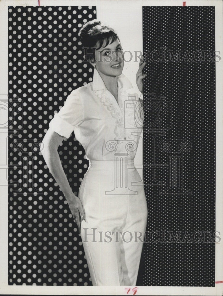 1960 Press Photo Singer, Kathy Reed on &quot;Youth Parade by Churchills&quot; - Historic Images