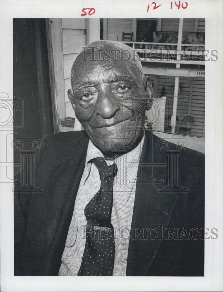 1966 Press Photo Poet, Lewis Reed at his home - Historic Images