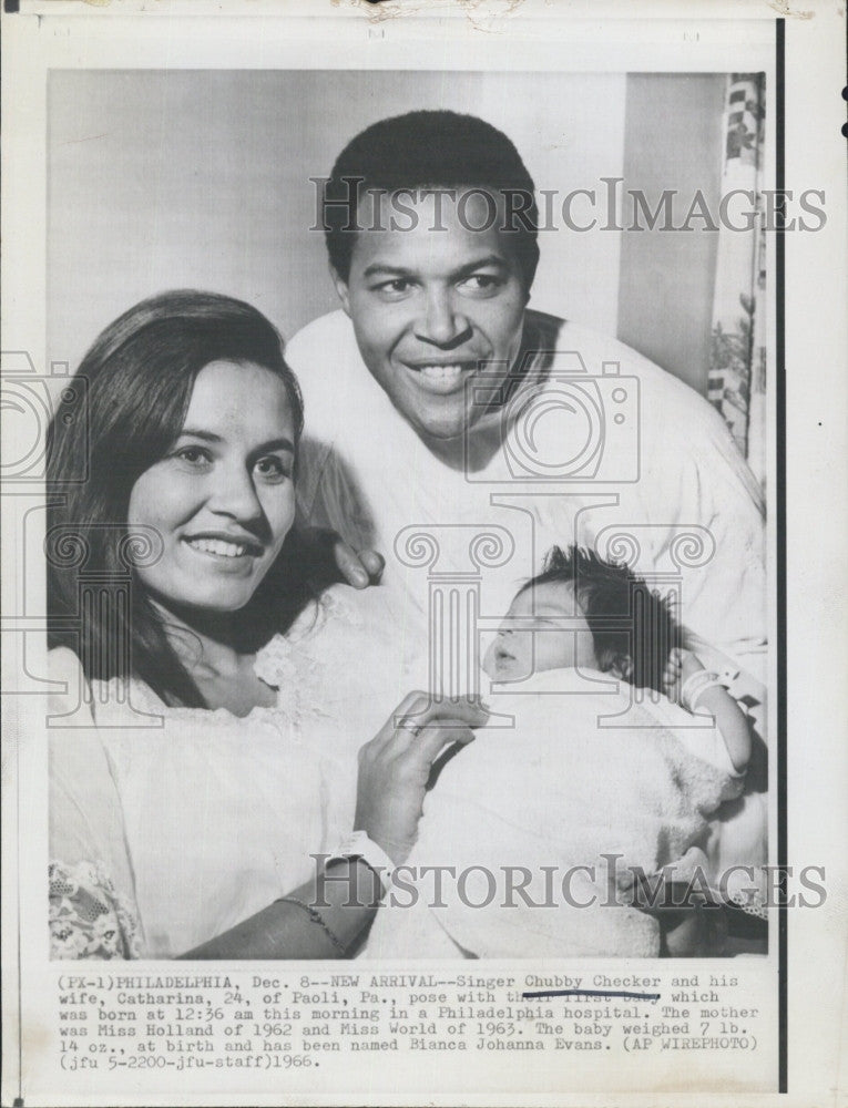 1966 Press Photo  Singer Chubby Checker &amp; wife Catherine  &amp; new baby - Historic Images