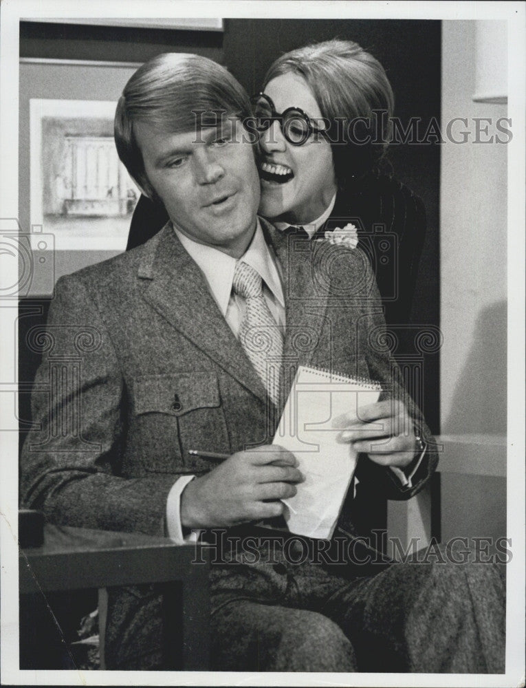 1971 Press Photo Glen Campbell &amp; Ruth Buzzi &quot;The Glen Campbell Goodtime Hour&quot; - Historic Images