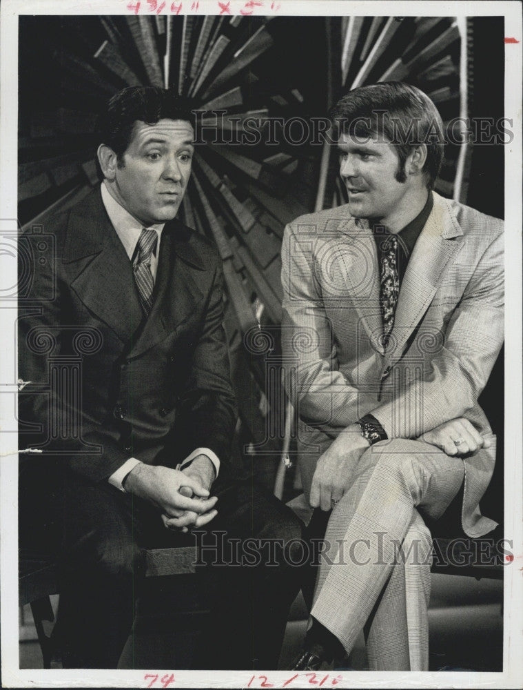 1969 Press Photo  Glen Campbell &amp; Geo Lindsey&quot;The Glen Campbell Goodtime Hour&quot; - Historic Images