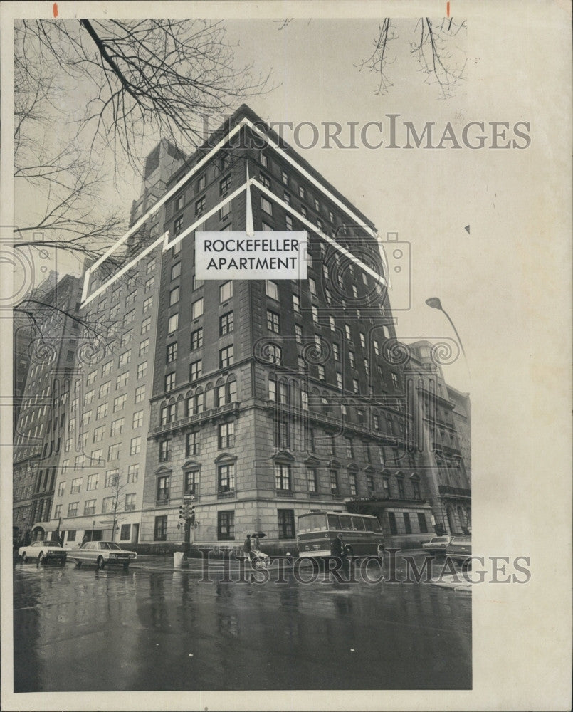 1974 Press Photo New York City Rockefellers Apartment Building 62nd St &amp; 5th Ave - Historic Images