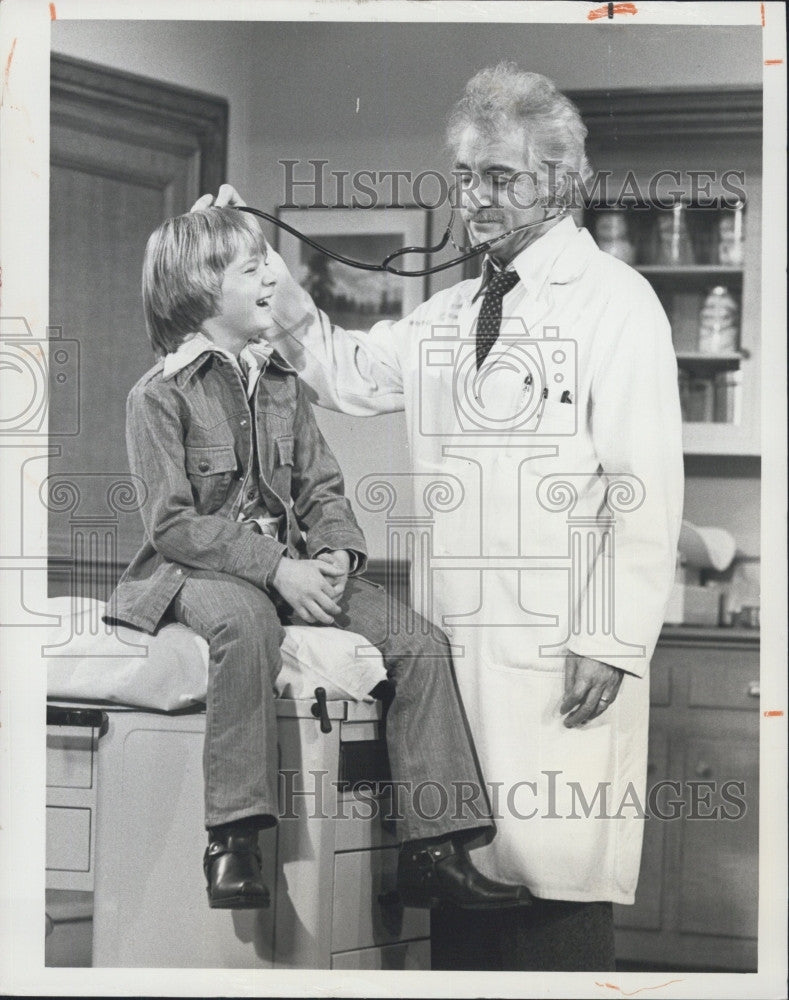 1976 Press Photo Actors Danny Thomas And Bryan Scott &quot; NBC-TV&#39;s &quot;The Practice&quot; - Historic Images