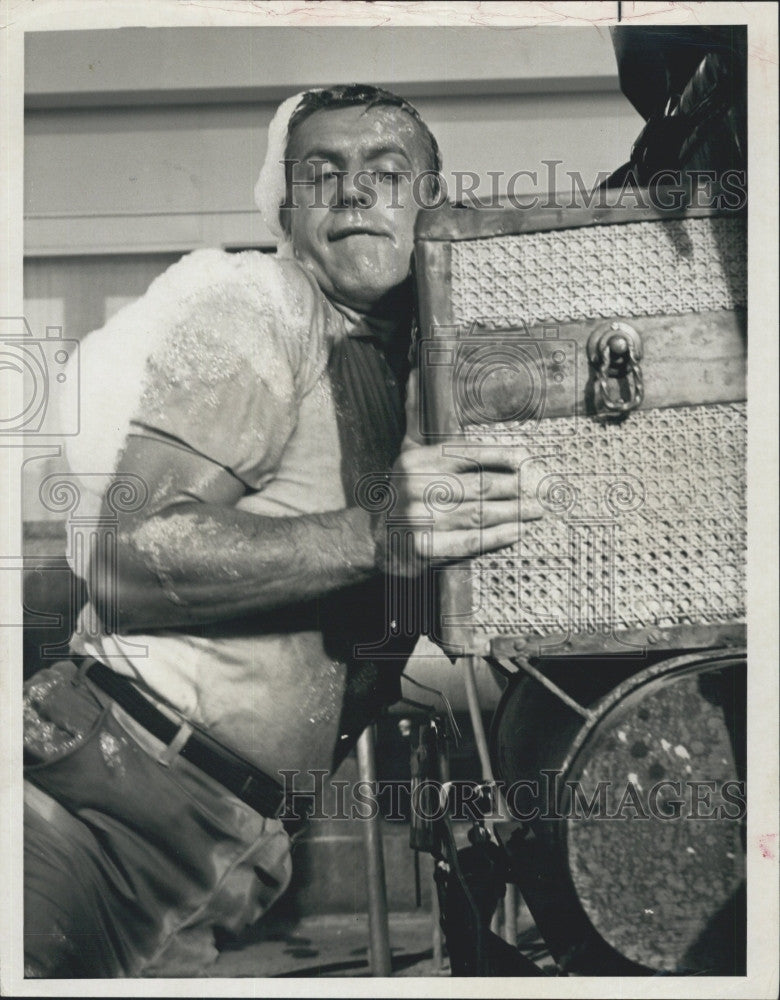 1965 Press Photo  Actor Jerry Van Dyke in &quot;My Mother, The Car&quot; - Historic Images