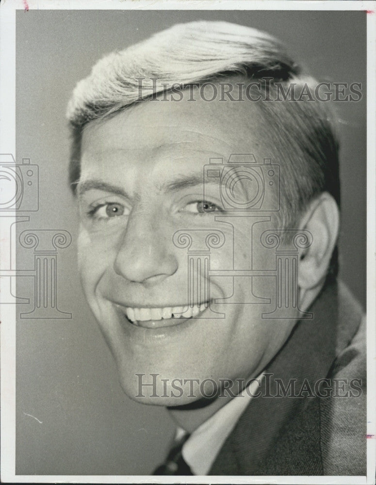 1967 Press Photo  Actor Jerry Van Dyke in &quot;Accidental Family&quot; - Historic Images