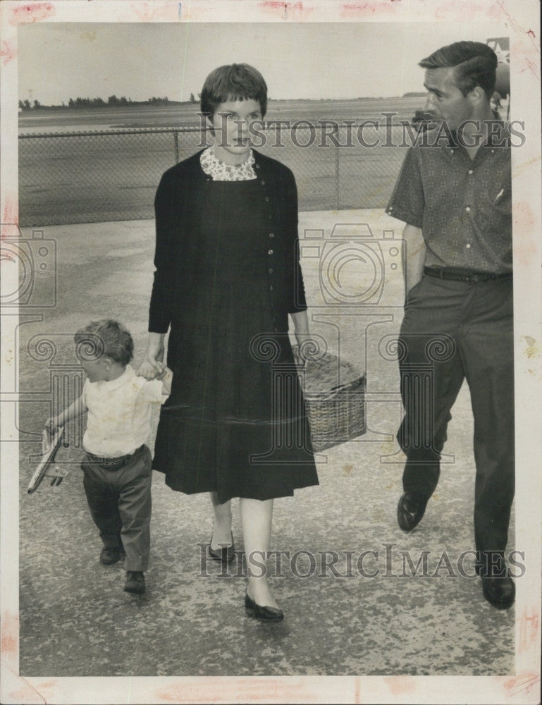 1959 Press Photo Actress Diane Varsi And Three Year Old Son Shawn In Florida - Historic Images