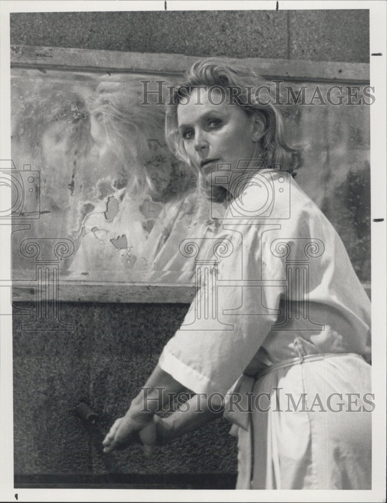 1989 Press Photo Actress Lee Remick in &quot;Dark Holiday&quot; - Historic Images