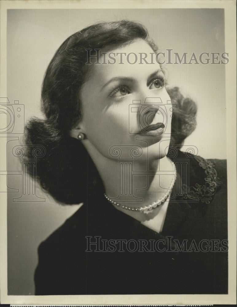 Press Photo Actress Rebecca Welles In ABC-TV's "Wire Service" - Historic Images