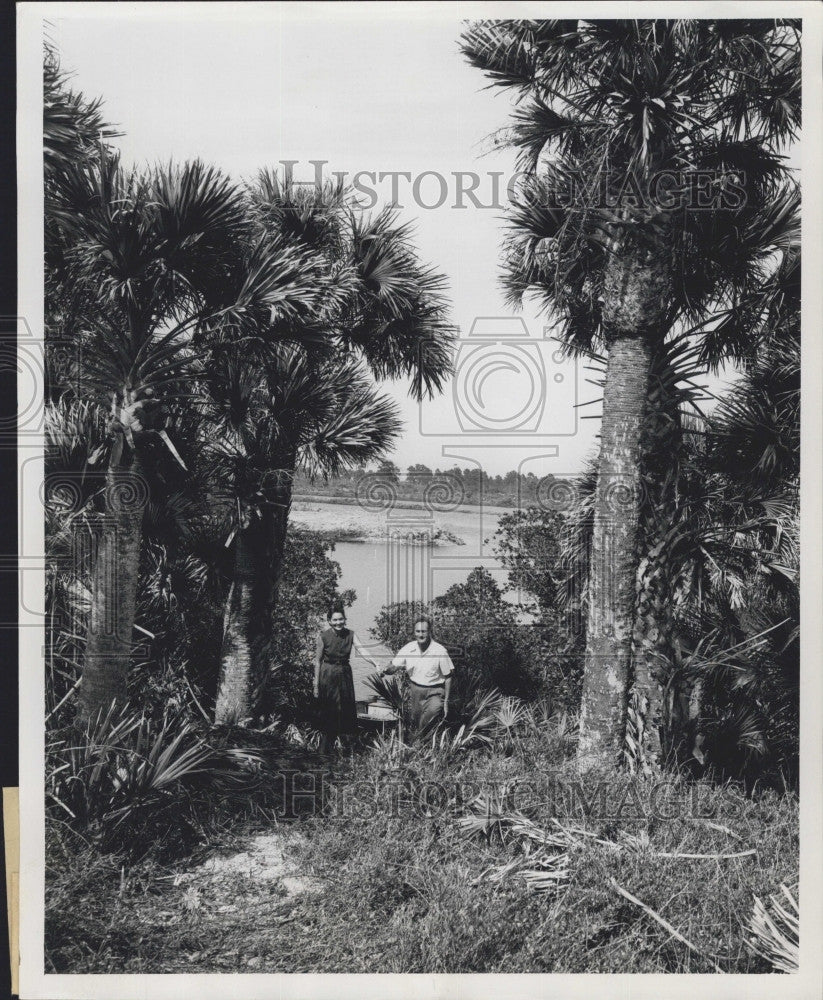 1954 Press Photo Mr. &amp; Mrs. Ira Glockner of Venice at Manasota Bay &amp; Lemon Bay - Historic Images