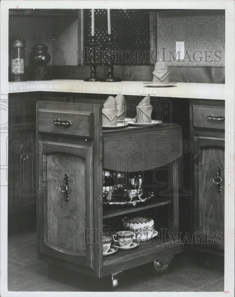 Press Photo Mobil Tea Cart by Long-Bell - Historic Images