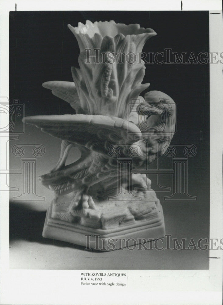 1993 Press Photo Parian vase with eagle design from Kovels Antiques - Historic Images