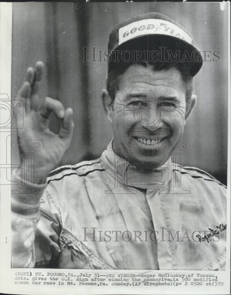 1972 Press Photo Racecar Driver Roger McCluskey After Pennsylvania 500 Race - Historic Images