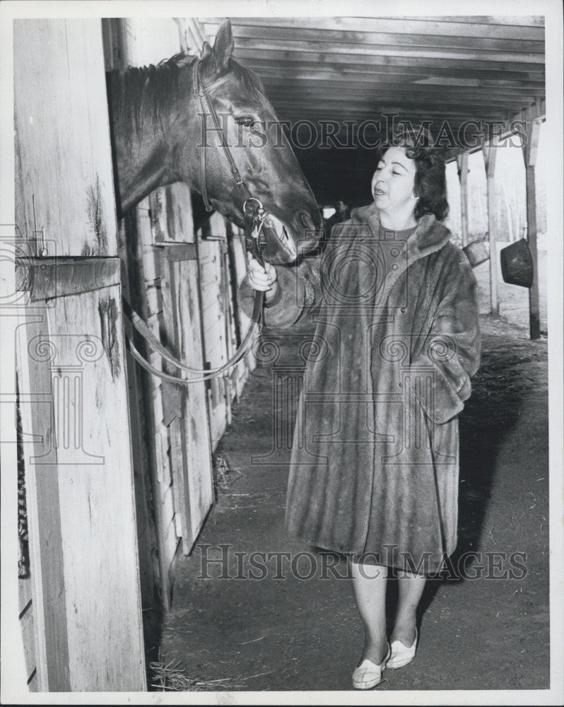 1967 Press Photo Owner Libby DeLomba with Race Horse Ok Ace - Historic Images