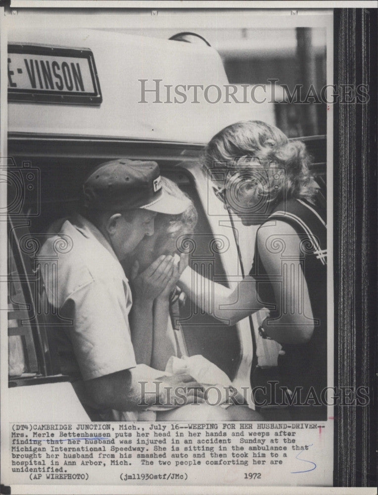 1972 Press Photo Mrs. Merle Bettenhausen Weeps for Injured Husband/Racer - Historic Images