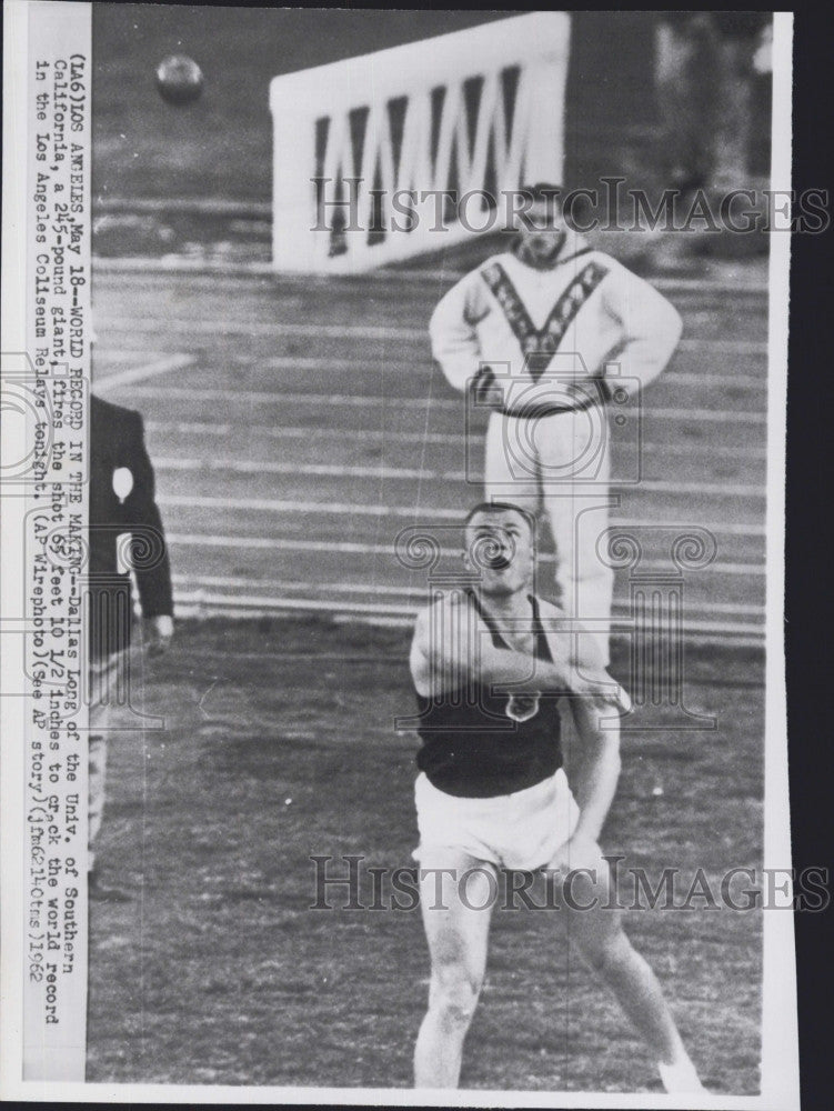 1962 Press Photo Dallas Long of Univ of Southern California Breaking Shotput Rec - Historic Images