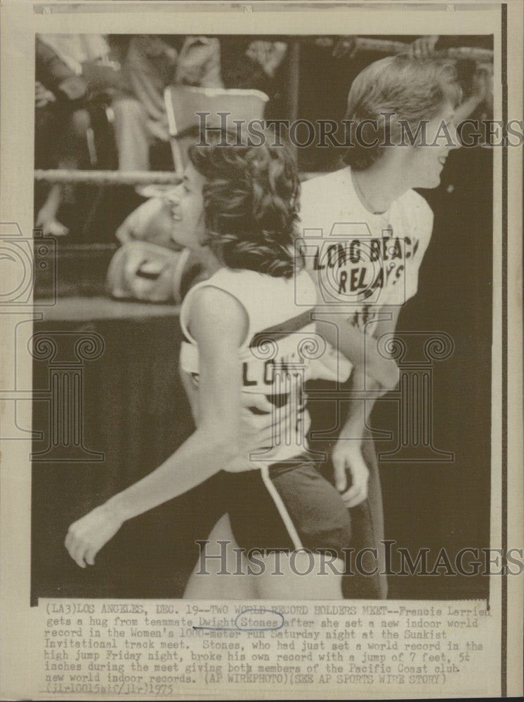 1975 Press Photo Francie Lerrien And Dwight Stones Team Mates Sunkist Track Meet - Historic Images