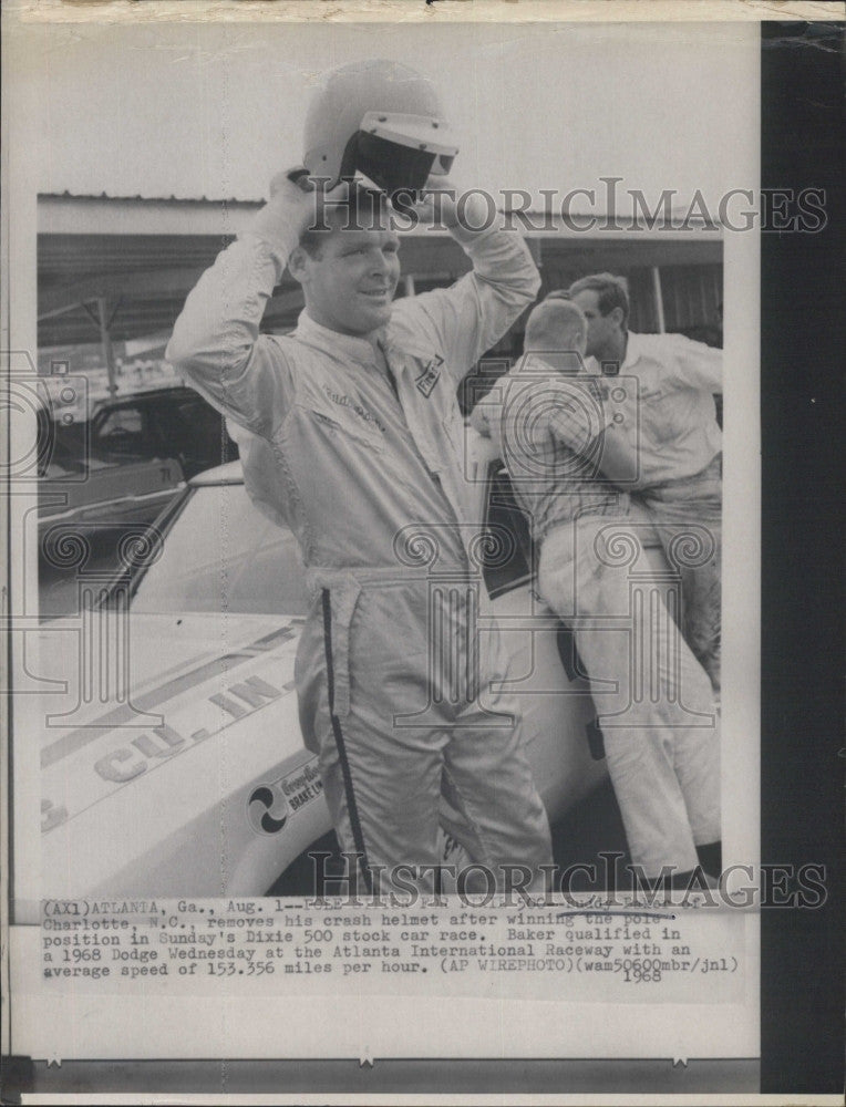 1968 Press Photo Buddy Baker  American NASCAR racecar driver,remove his helmet. - Historic Images