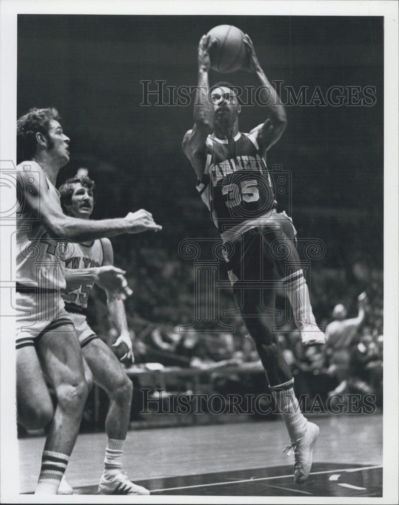 Press Photo Cleveland Cavaliers Basketball Player James Mitchell &quot;Jim&quot; Cleamons - Historic Images