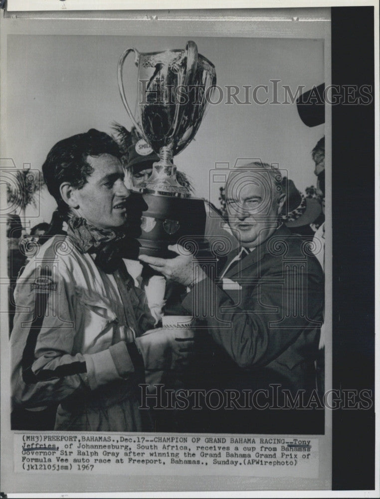 1967 Press Photo Tony Jeffries &amp; Bahamas Gov, Sir Ralph Gray at Grand Prix win - Historic Images