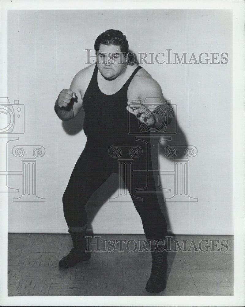 1968 Press Photo Bull Romas ready for wrestling match - Historic Images