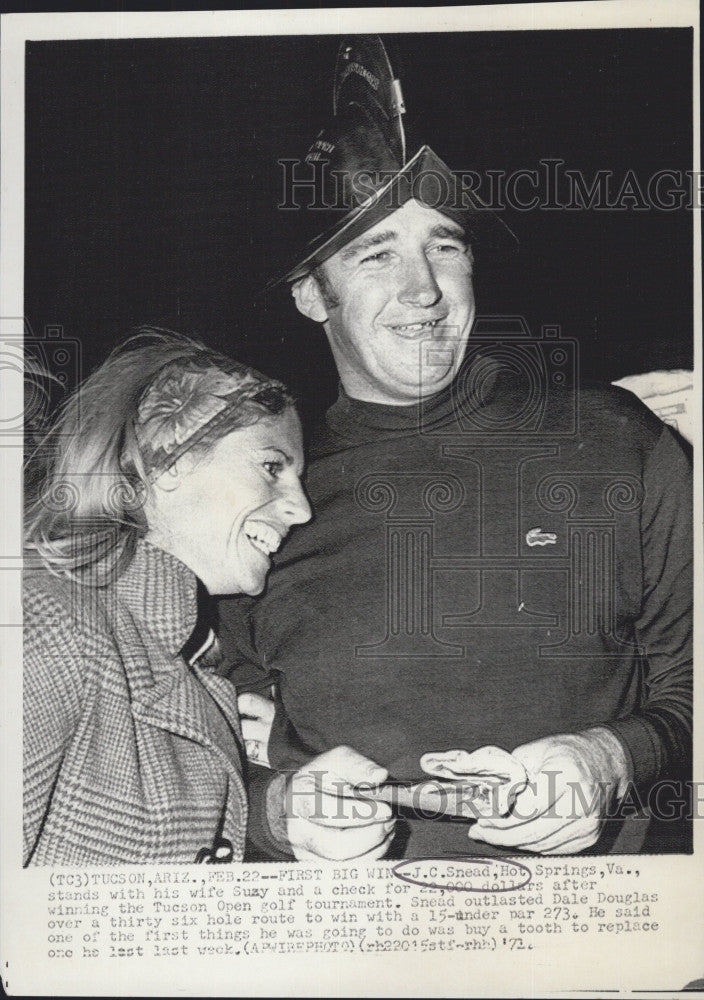 1971 Press Photo JC Snead and wife Suzy after he won Tuscon Open Golf tourney - Historic Images