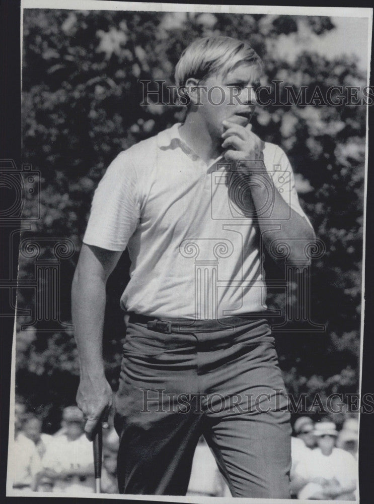 1969 Press Photo Golfer Tom Shaw on the 2nd hole of a course - Historic Images