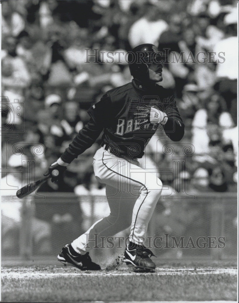 1975 Press Photo Milwaukee Brewers, Jose Valentin in action - Historic Images