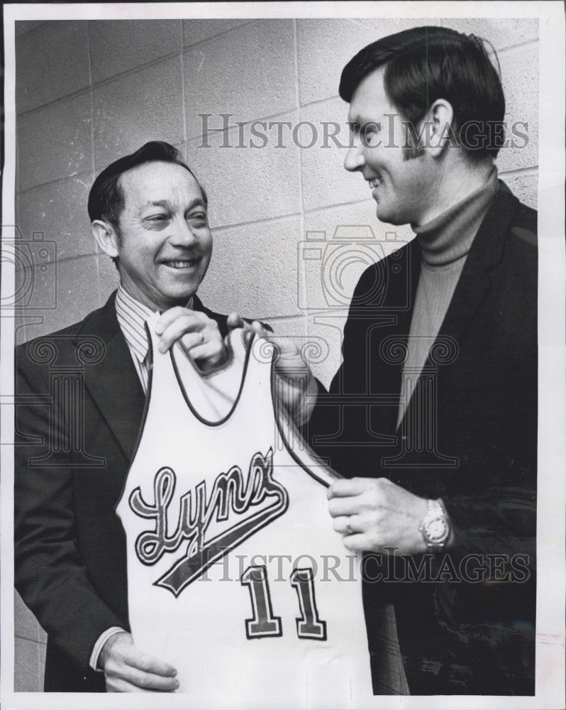 1974 Press Photo Norm Dalthrop Coach Of Lincoln High Lynx Dies - Historic Images