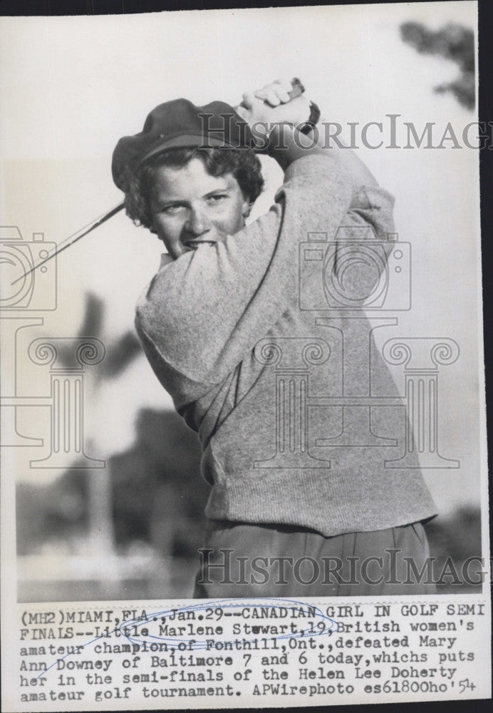 1954 Press Photo Marlene Stewart golfing at Fonthill Ont. - Historic Images