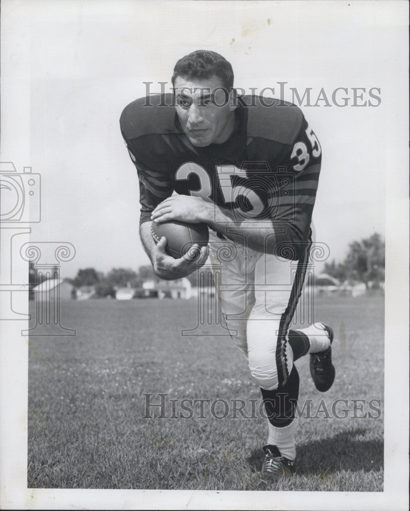 1959 Press Photo Football player Rick Casares in action - Historic Images