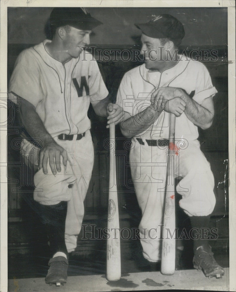 1945 Press Photo Washington Senators' left & right fielder George Case - Historic Images