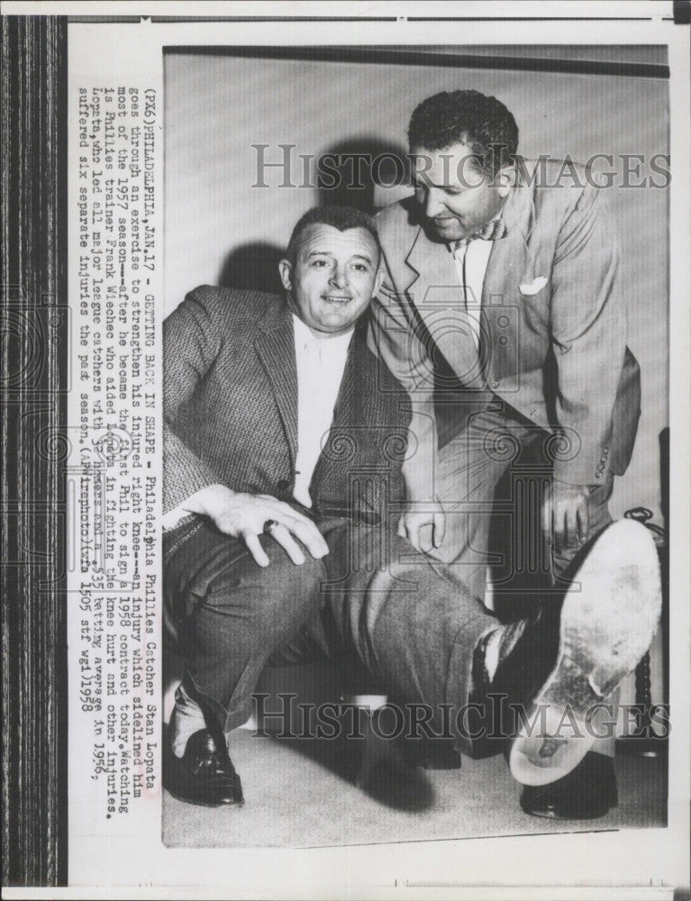 1958 Press Photo Phildelphia Phillies catcher Stan Lopata &amp; trainer F Wiechec - Historic Images