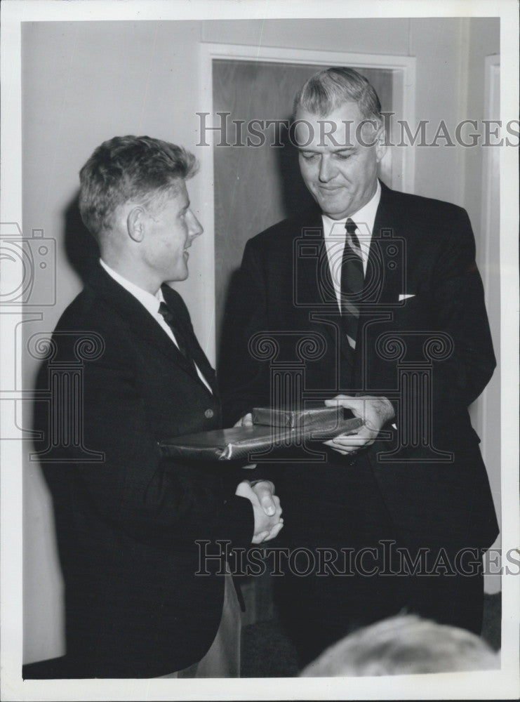 1967 Press Photo John F. Henning &amp; distance runner Dave McKenzie - Historic Images