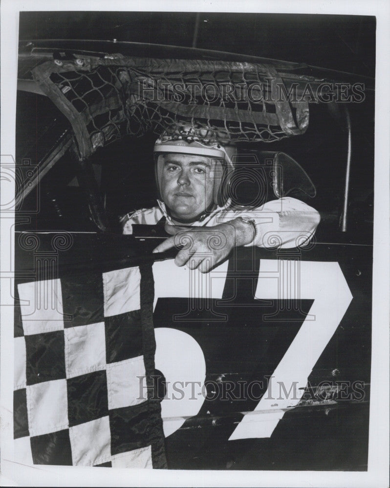 1974 Press Photo Race driver Bobby Brack ready for race - Historic Images