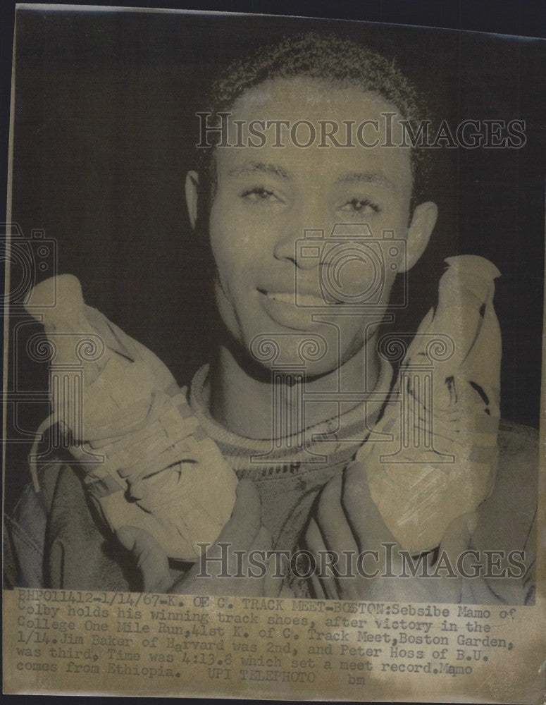 1967 Press Photo Sebsibe Mamo and her winnning track shoes - Historic Images