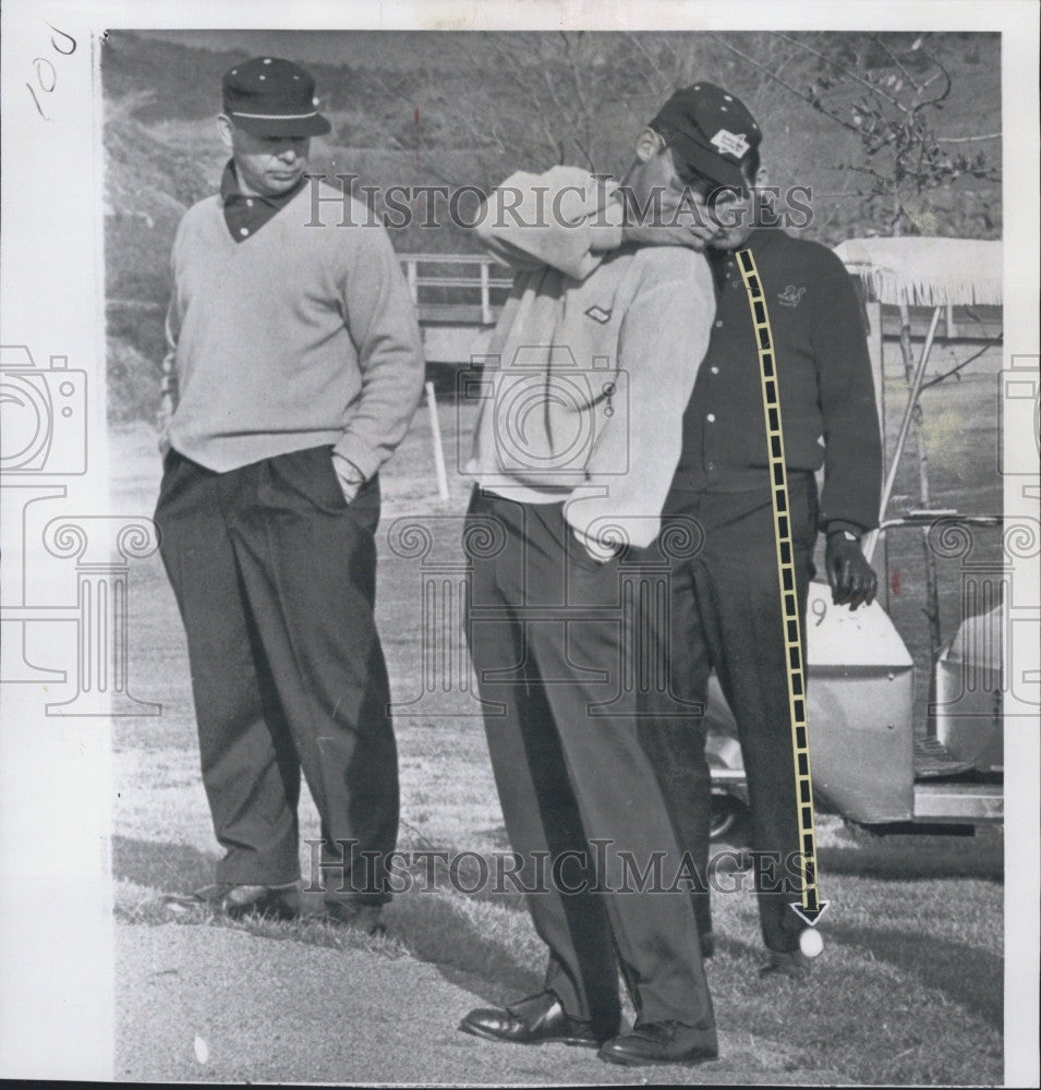 1964 Press Photo Golfers Bob Harrison & Doug Sanders at San Diego Open Tournamen - Historic Images