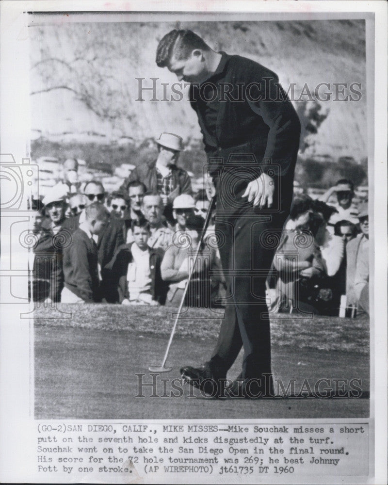 1960 Press Photo Mike Souchak putts in San Diego Open - Historic Images