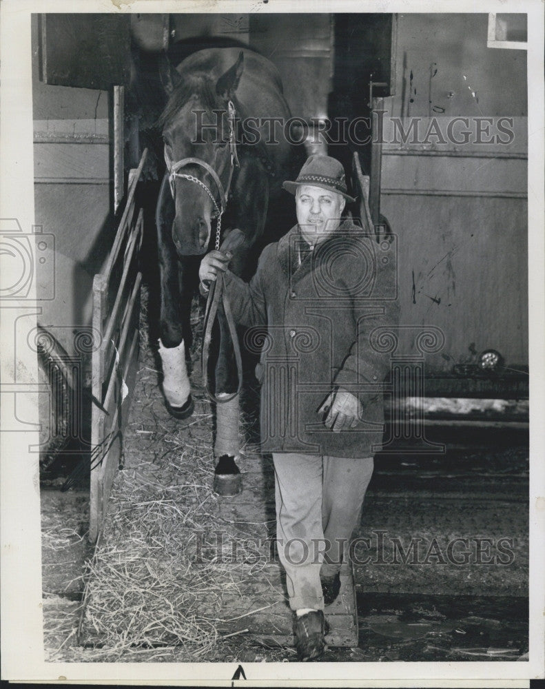 1961 Press Photo Owner trainer Gerry Cassavant &amp; horse Rocketery - Historic Images