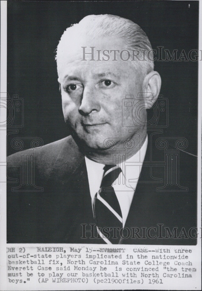 1961 Press Photo Everett Case of N Carolina State College basketball - Historic Images