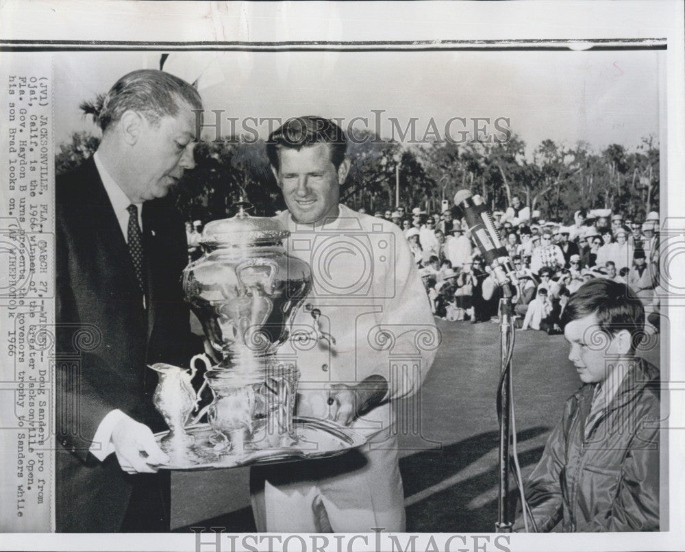 1966 Press Photo Doug Sanders wins Jacksonville Open here with Gov HBurns - Historic Images