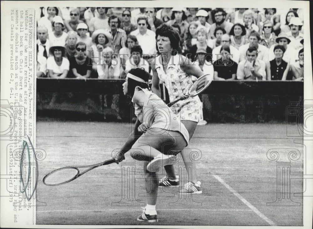 1973 Press Photo Billie Jean King and partner Rosemary Casals in U.S. Open - Historic Images