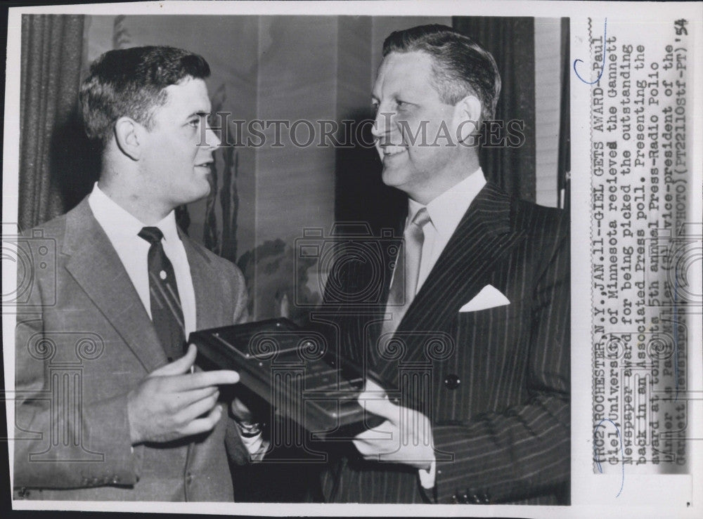 1954 Press Photo U of Min Athletic Director Paul Giel Receives Gannett Award - Historic Images