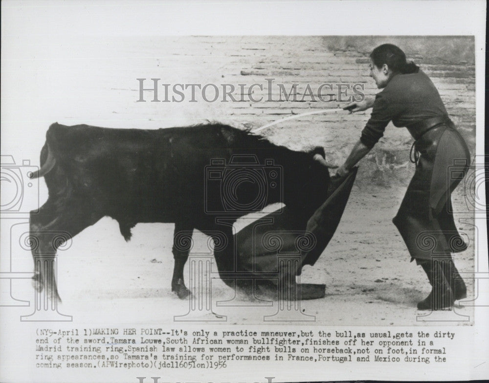 1956 Press Photo Bulfighter Tamara Louwe of South Africa - Historic Images